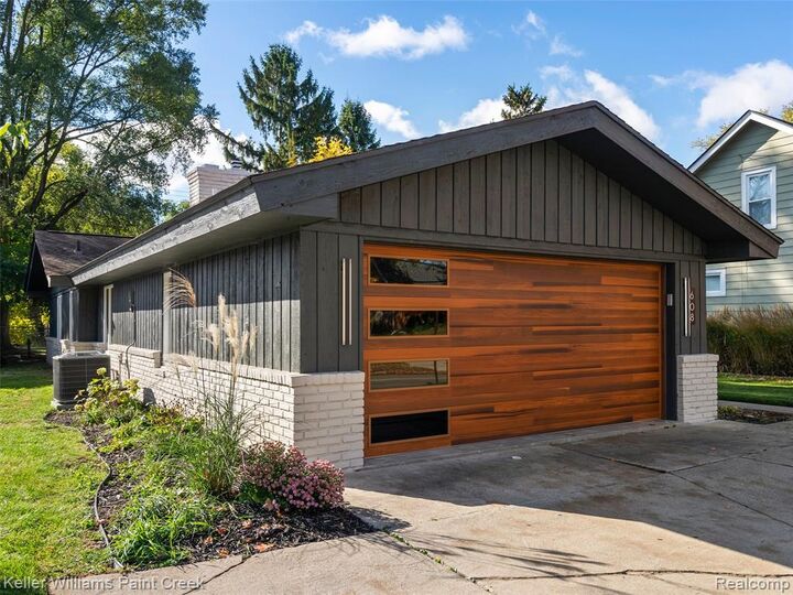 Property Photo: 608 Parkdale Avenue MI 48307 1615