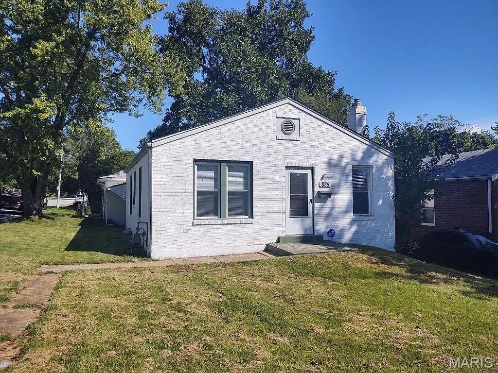 Property Photo:  835 Elias Avenue  MO 63147 