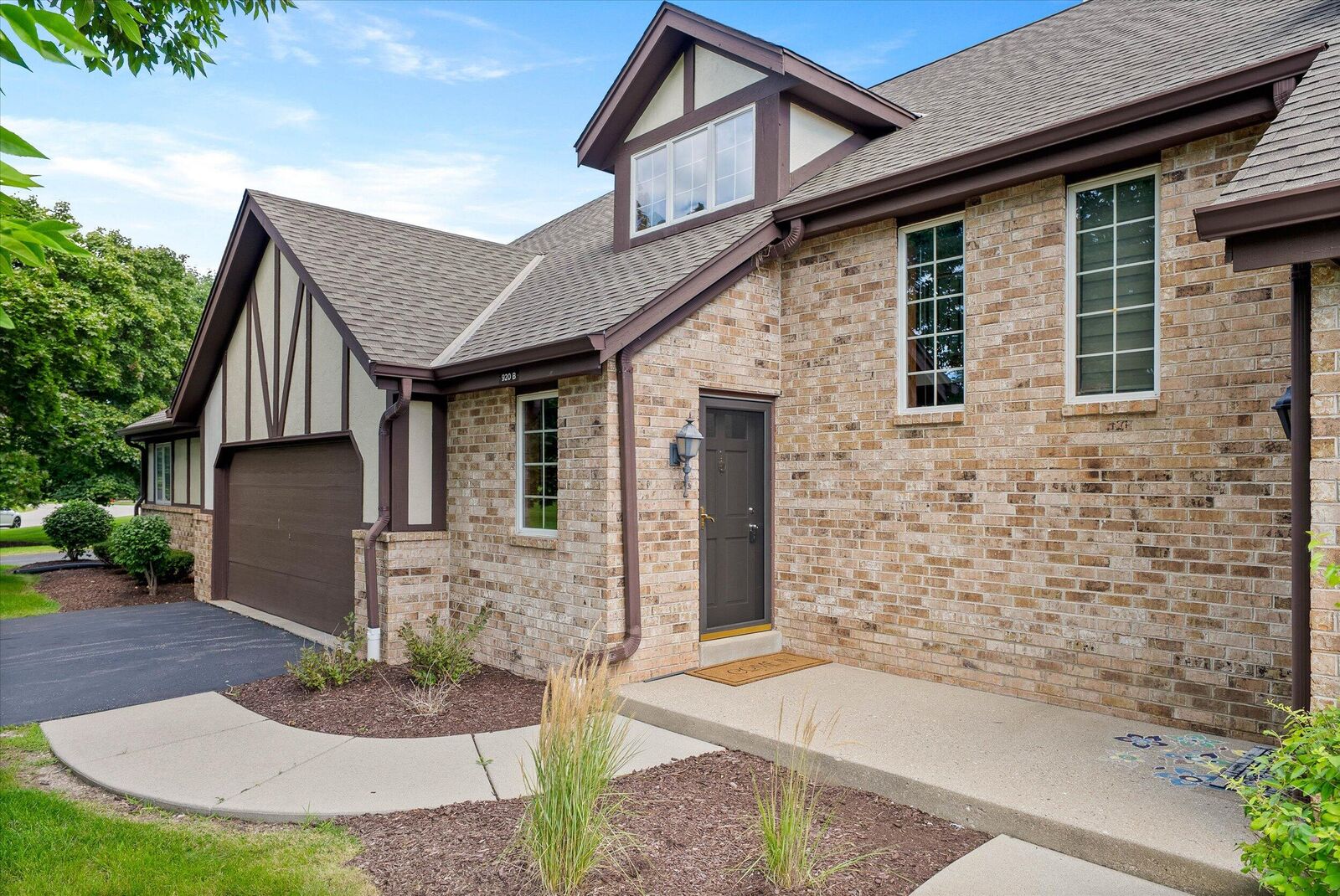 Property Photo: 920 Oakwood Ln B WI 53045