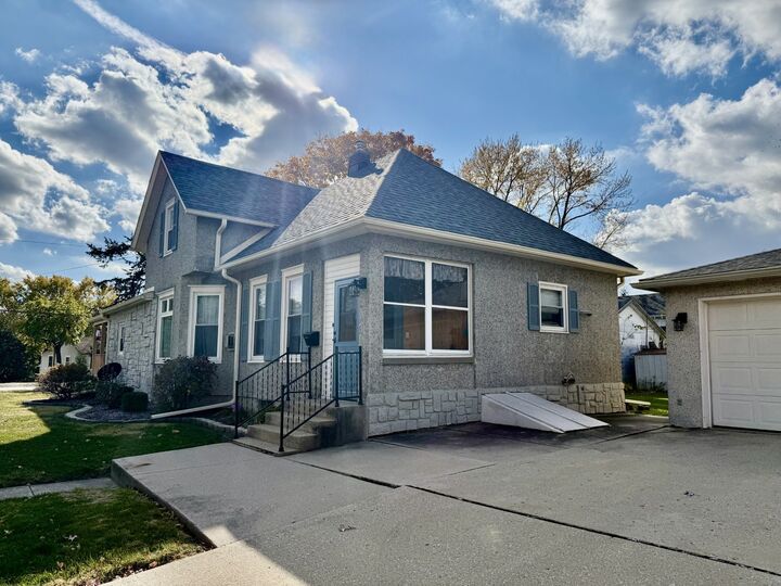 Property Photo: 2301 Market Street IL 61354