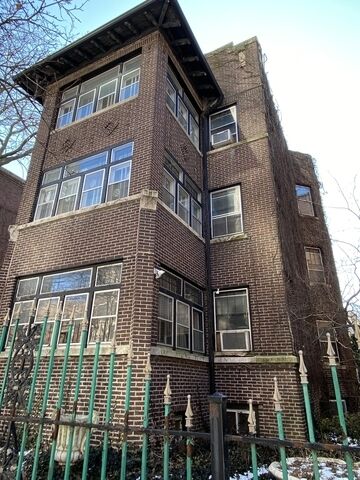 Property Photo:  925 W Winona Street G  IL 60640 