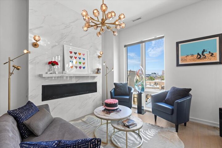 Property Photo:  2773 N Hampden Court Ph03  IL 60614 