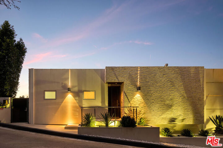 Property Photo: 9422 Readcrest Drive CA 90210