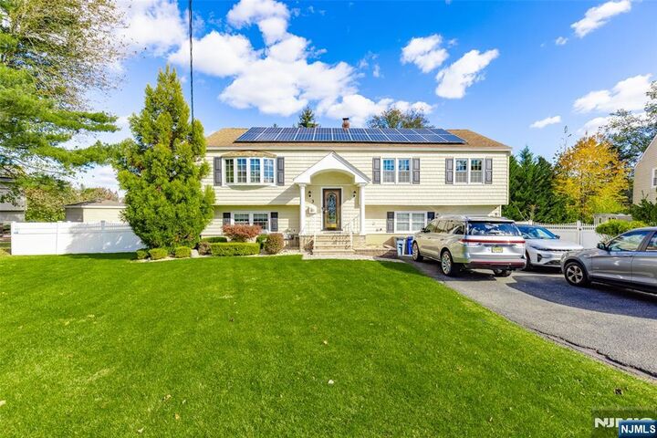 Property Photo:  3 Old Farm Road  NJ 07044 