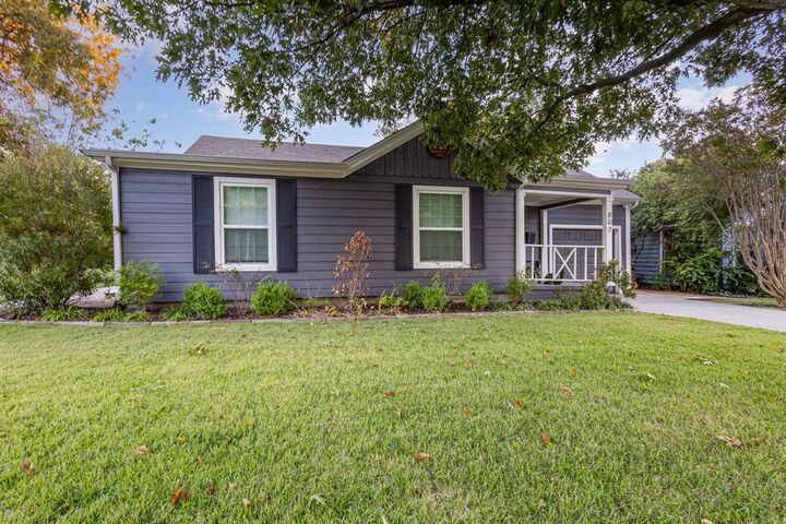 Property Photo:  807 Largent Street  TX 75069 