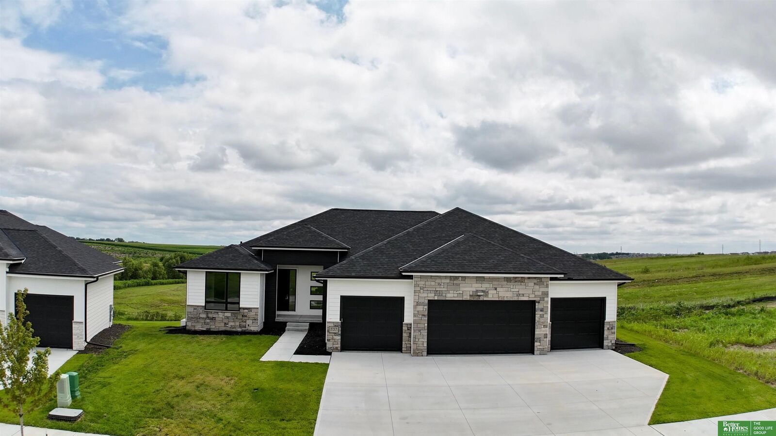 Property Photo:  5717 N 195th Street  NE 68022 