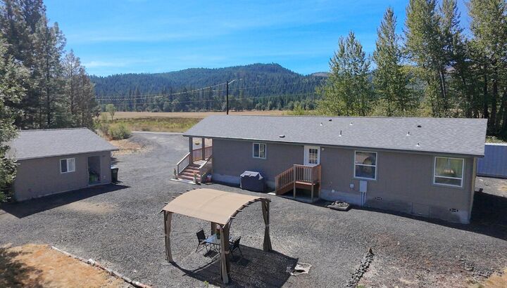 Property Photo:  95 Truck Road  OR 97522 