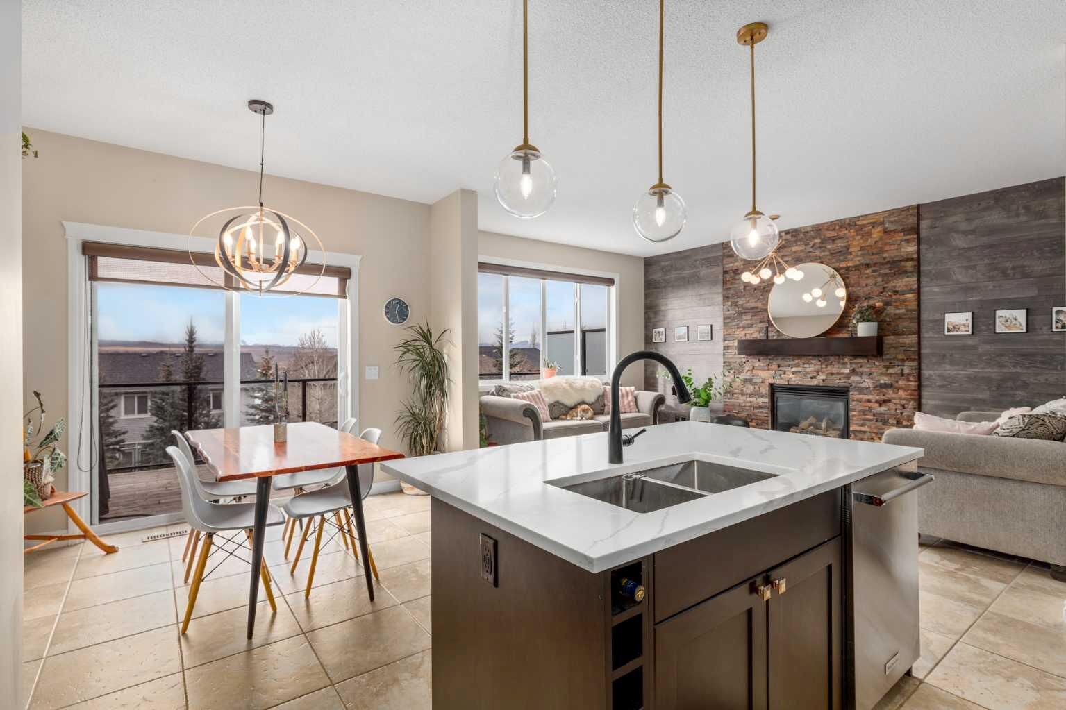 Property Photo: 40 Heritage Hill AB T4C 0L4