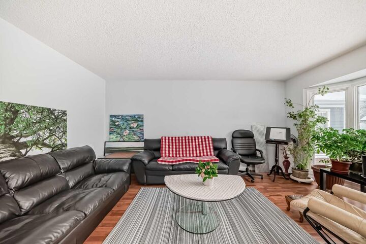 7 Hawksley Crescent NW  Calgary AB T3G 3B9 photo