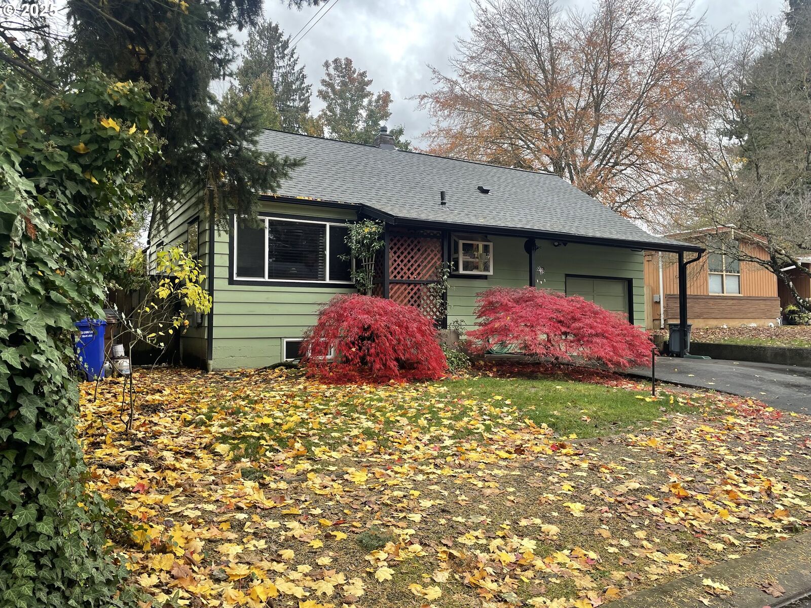 Property Photo:  19145 Addie St  OR 97027 