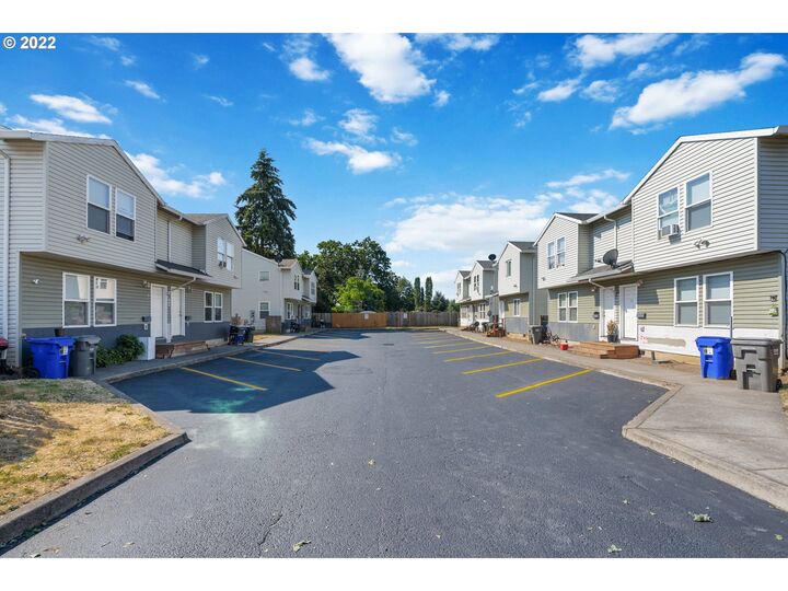 Property Photo:  7636 SE Henderson St  OR 97206 