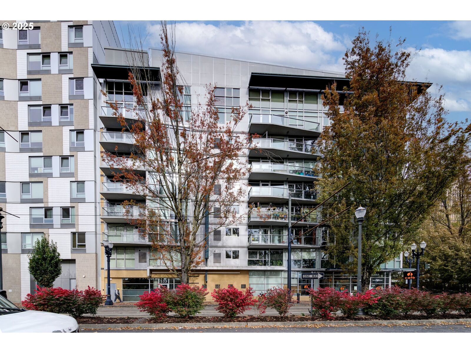 Property Photo: 533 NE Holladay St 703 OR 97232