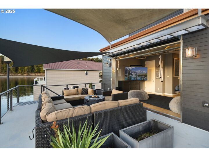 Property Photo: 18525 NE Marine Dr B8 OR 97230