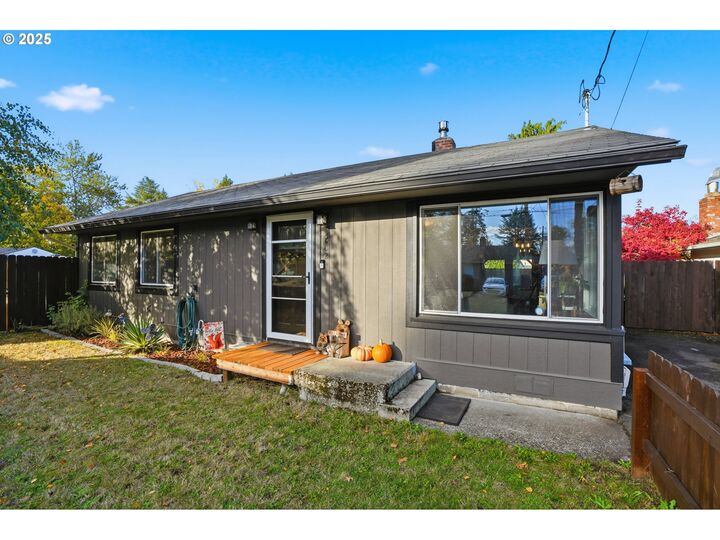 Property Photo: 3802 E McLoughlin Blvd WA 98661