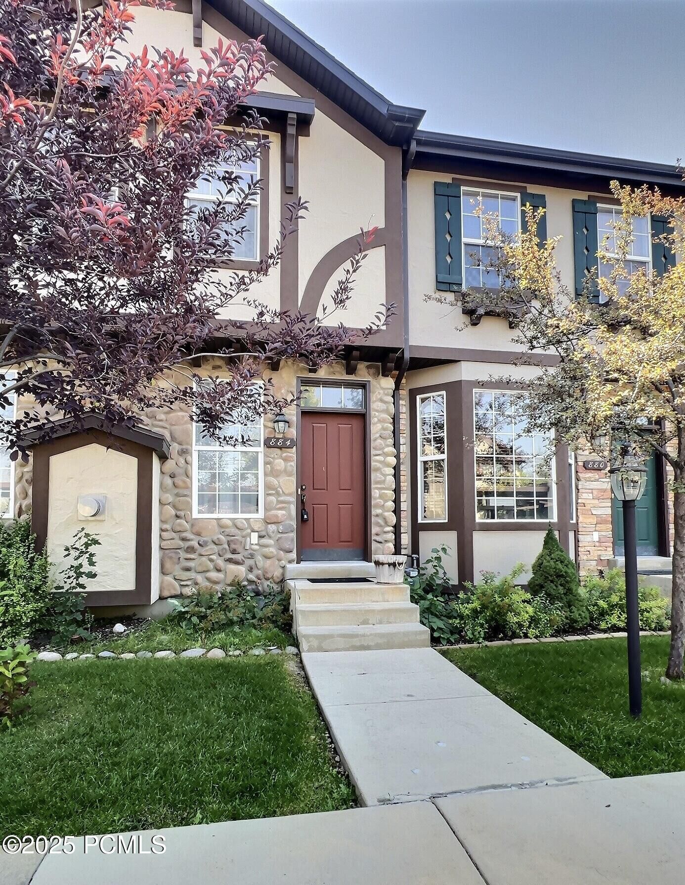 Property Photo:  884 E Hamlet Circle  UT 84049 