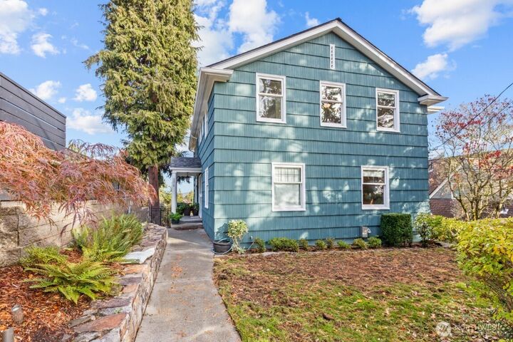 Property Photo: 2212 E Galer Street WA 98112