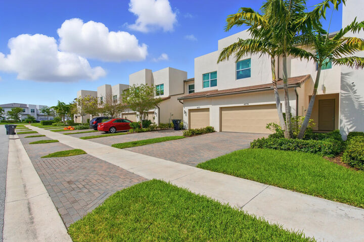 Property Photo: 4874 Navali Drive FL 33467