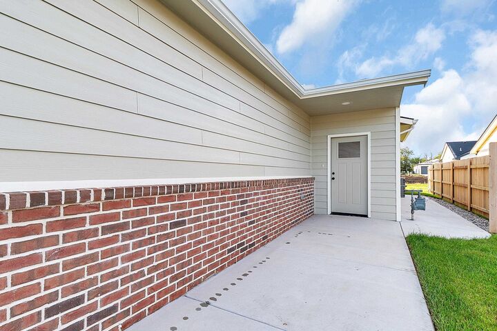 Property Photo:  625 Briarbrook Ln  KS 67147 