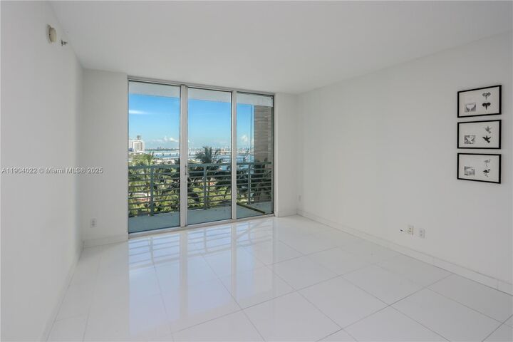 Property Photo:  325 S Biscayne Blvd 1722  FL 33131 