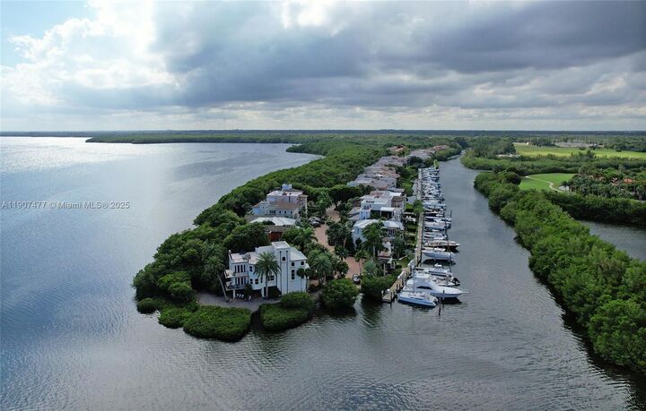 Property Photo: 5950 Paradise Point Dr FL 33157