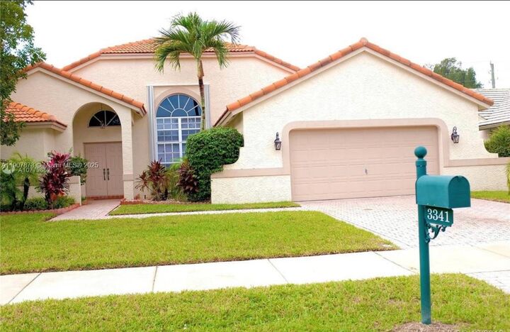 Property Photo: 3341 Overlook Rd FL 33328