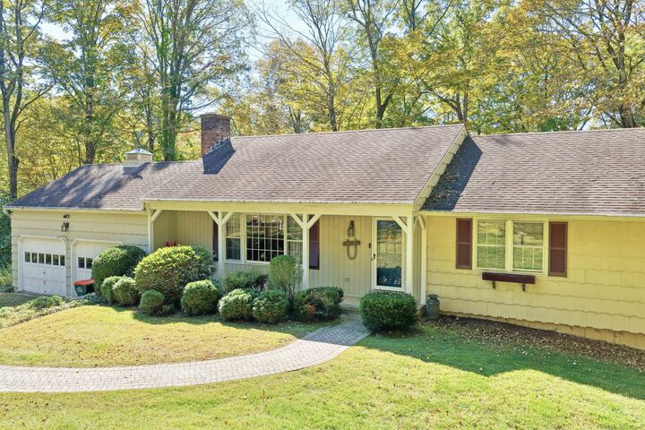 Property Photo:  10 Shady Lane  CT 06896 