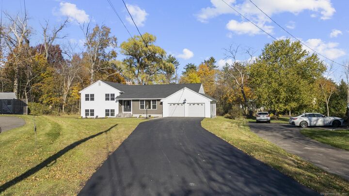 Property Photo:  10 Hosmer Drive  CT 06117 