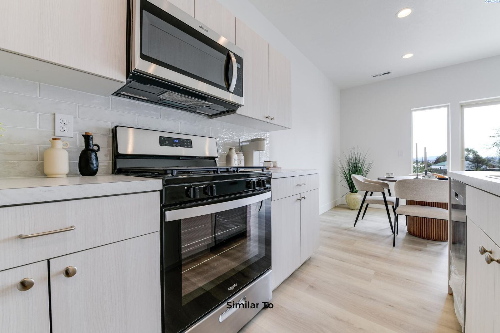 Property Photo: 302 Kraus Ct WA 99353