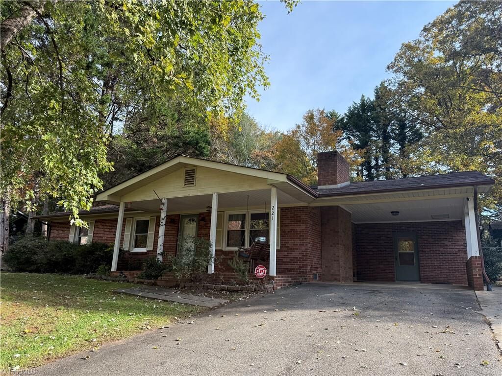 Property Photo:  221 Doncaster Drive  NC 28659 