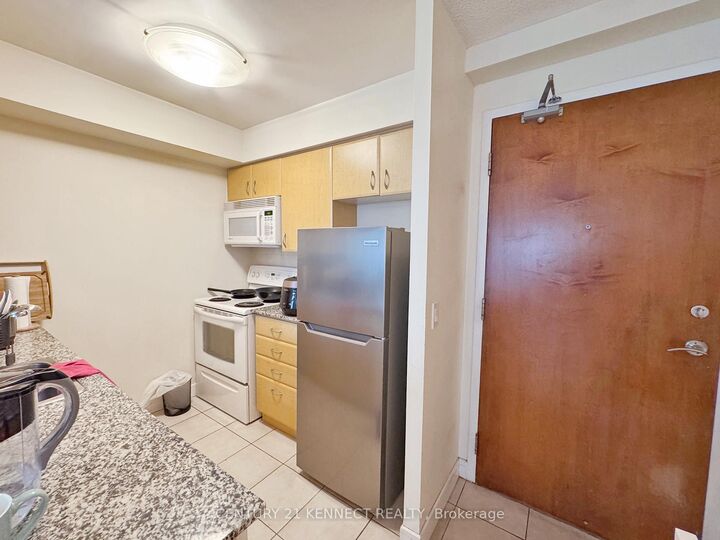 Property Photo:  31 Bales Avenue 1908  ON M2N 7L6