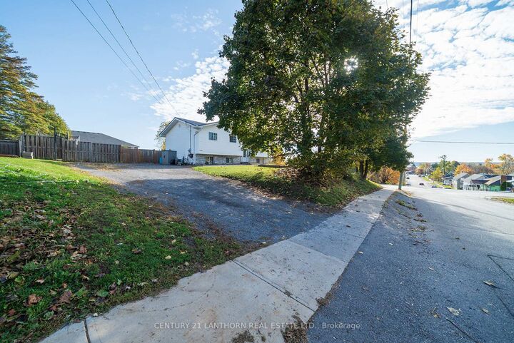 Property Photo:  144 Centre Street  ON K0K 1X0