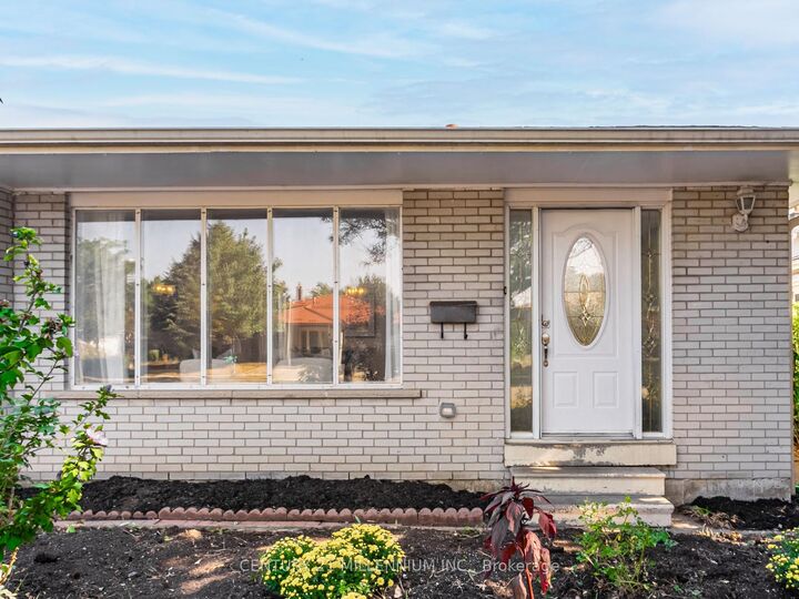 986 McBride Avenue  Mississauga ON L5C 1L6 photo