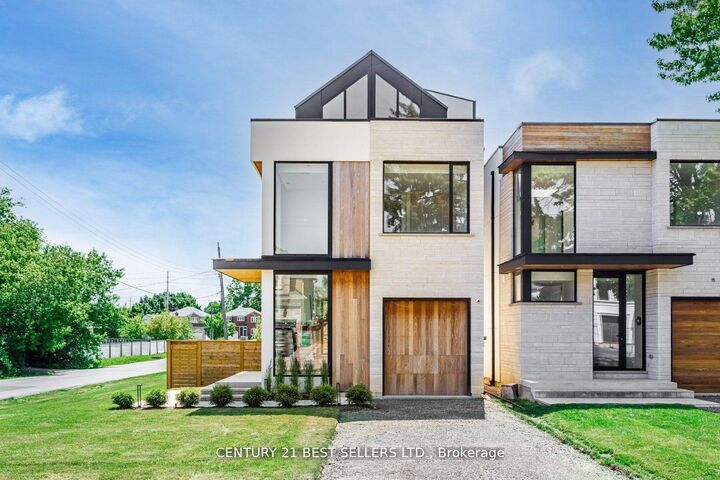 Property Photo:  739 Ebony Avenue  ON L5E 1V9 