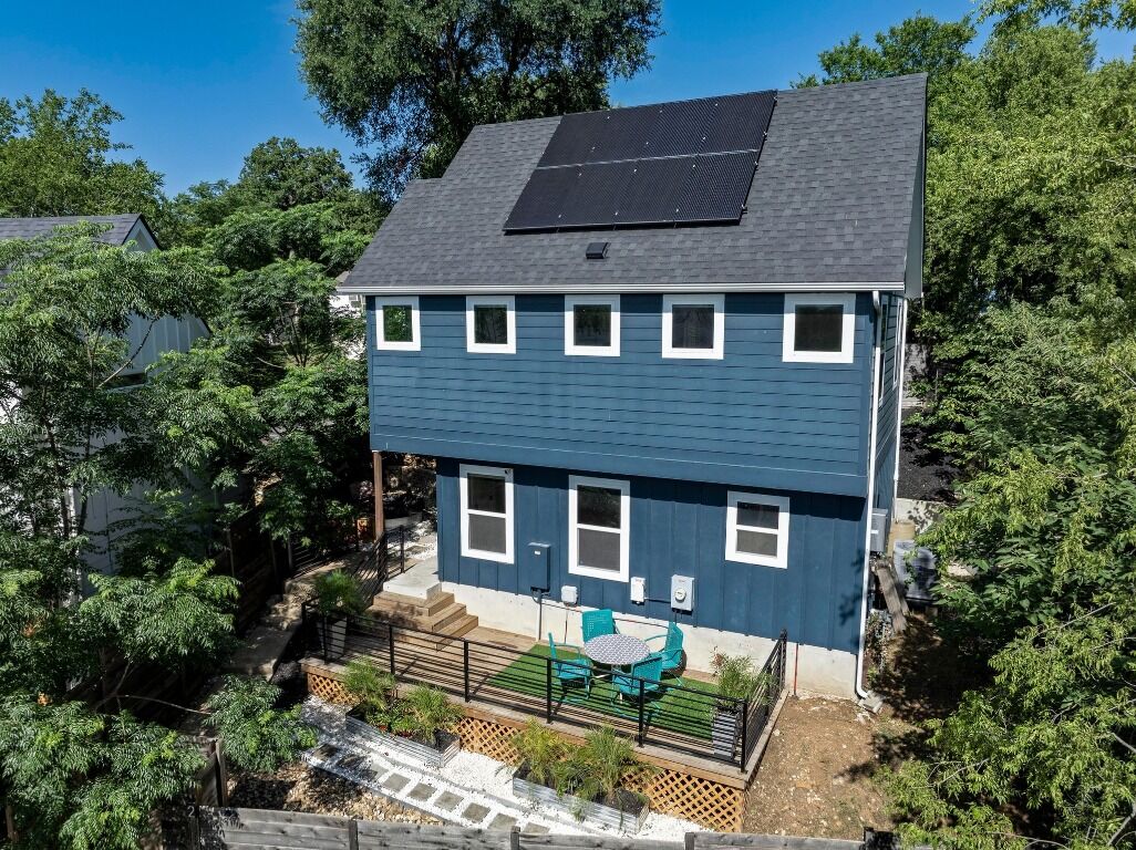 Property Photo: 1210 Luna Street 2 TX 78721