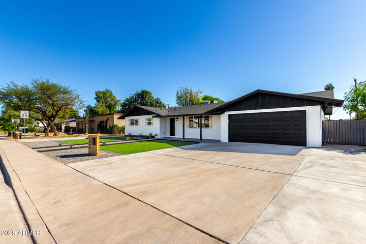 Property Photo:  1023 E 9th Street  AZ 85203 