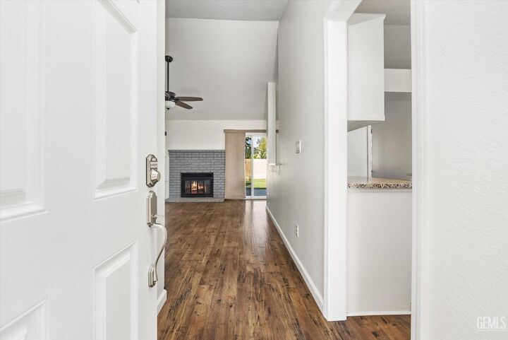 Property Photo:  8600 Egan Way  CA 93311 