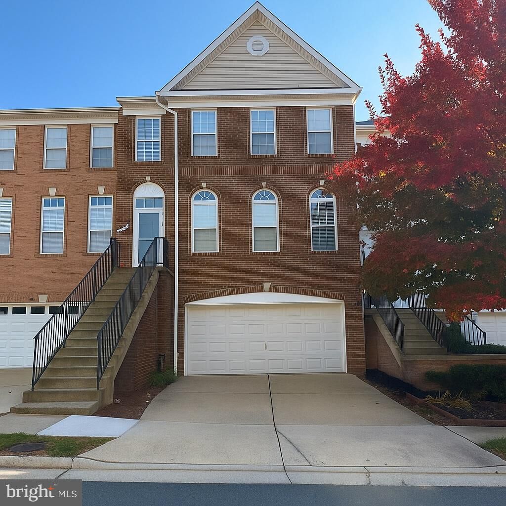 Property Photo:  21480 Trowbridge Square  VA 20147 