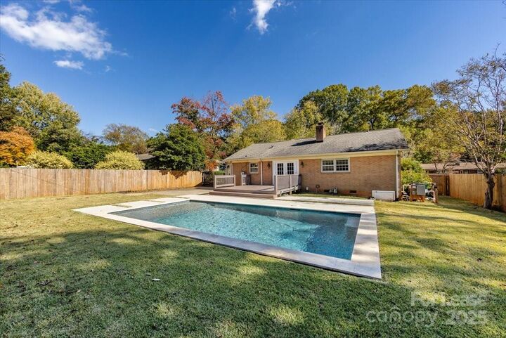 Property Photo: 5400 Farmbrook Drive NC 28210