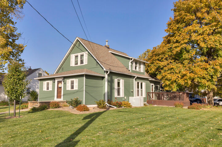 Property Photo: 810 SW 3rd Street IA 50023