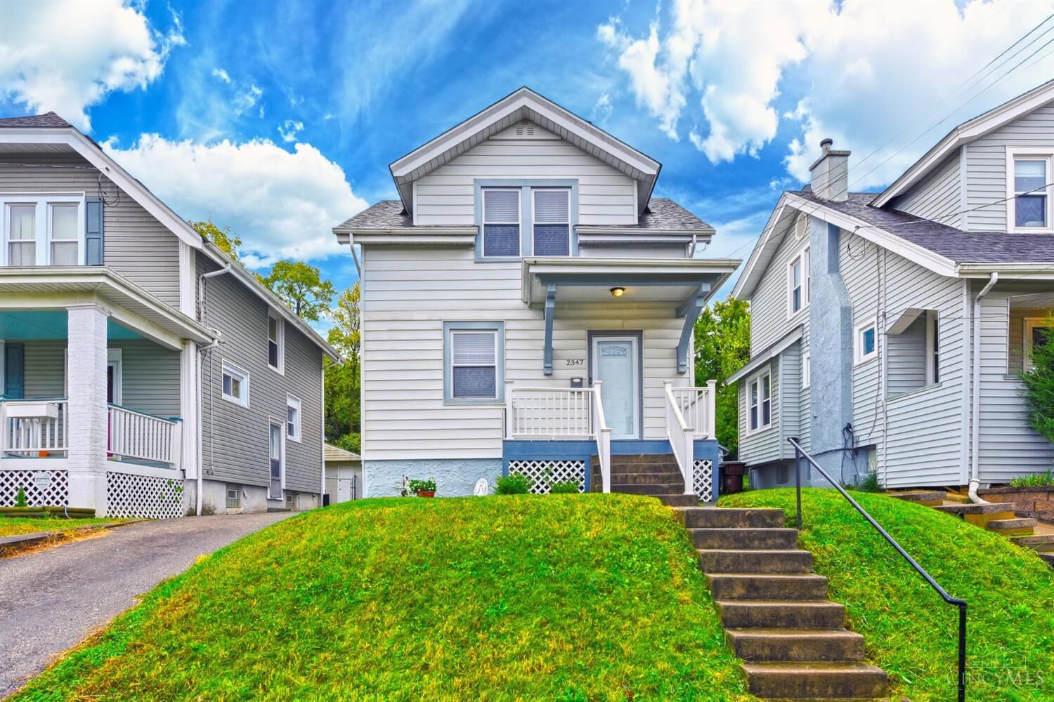 Property Photo: 2347 Glenside Avenue OH 45212