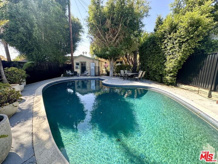 Property Photo:  1246 N Genesee Ave  CA 90046 