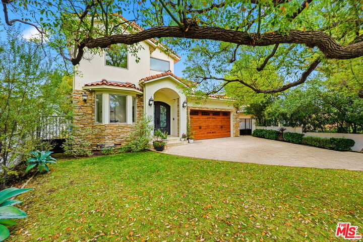 Property Photo: 16655 La Maida St CA 91436