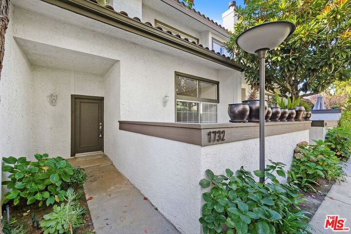 Property Photo:  1732 Palisades Dr  CA 90272 