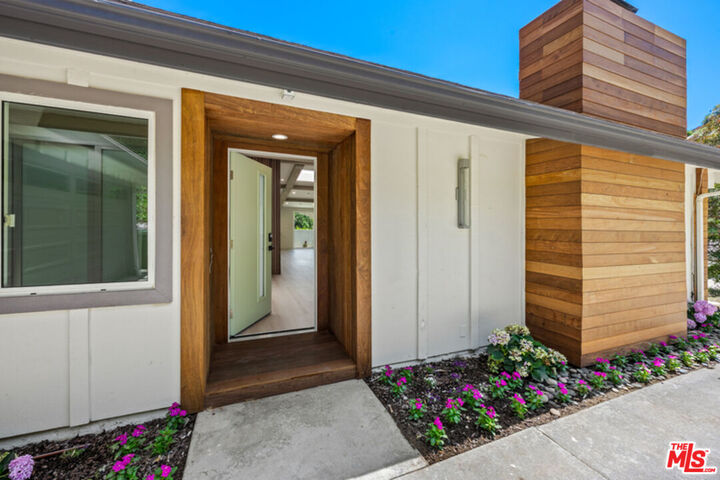 Property Photo: 1190 Bienveneda Ave CA 90272