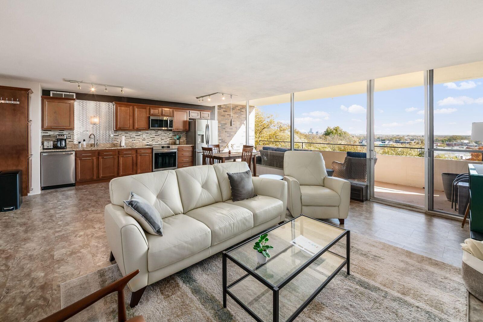 Property Photo: 1000 Urlin Avenue OH 43212