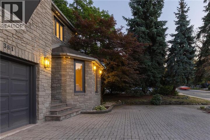 Photo de la propriété: 381 Queen Street South ON L8P 3T8