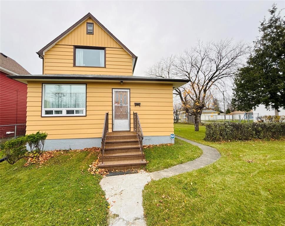 Property Photo: 416 Robinson Avenue MB R1A 1E3