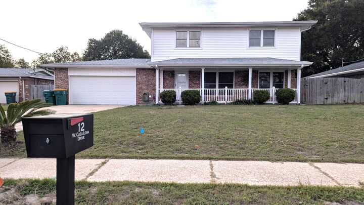 Property Photo: 12 W Casa Loma Drive FL 32569