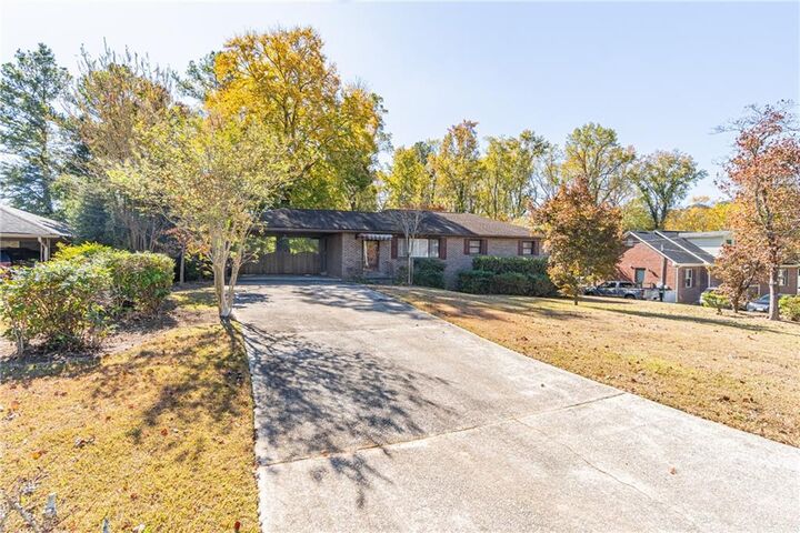 Property Photo: 3253 Shadowridge Drive SW GA 30008