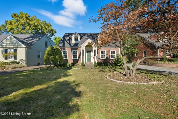 Property Photo: 3915 Elfin Ave KY 40207